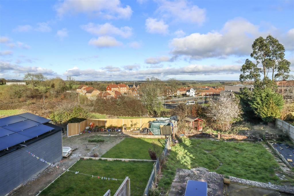 Battle Crescent, Hailsham 2 bed semidetached bungalow for sale £280,000