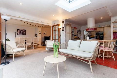 5 bedroom house for sale - Bramley Road, Southgate