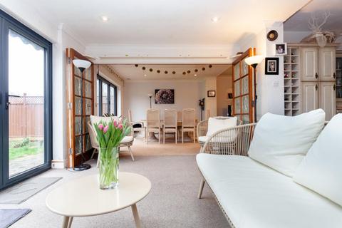 5 bedroom house for sale - Bramley Road, Southgate