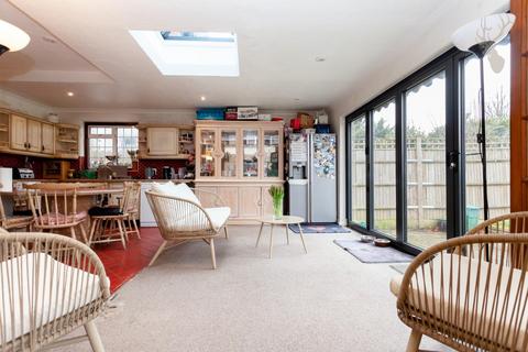 5 bedroom house for sale - Bramley Road, Southgate