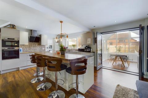 6 Cheldon Close, Whitley Bay, NE25 9XS