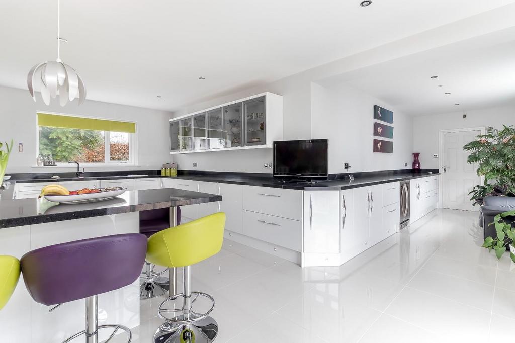 Kitchen - C.jpg
