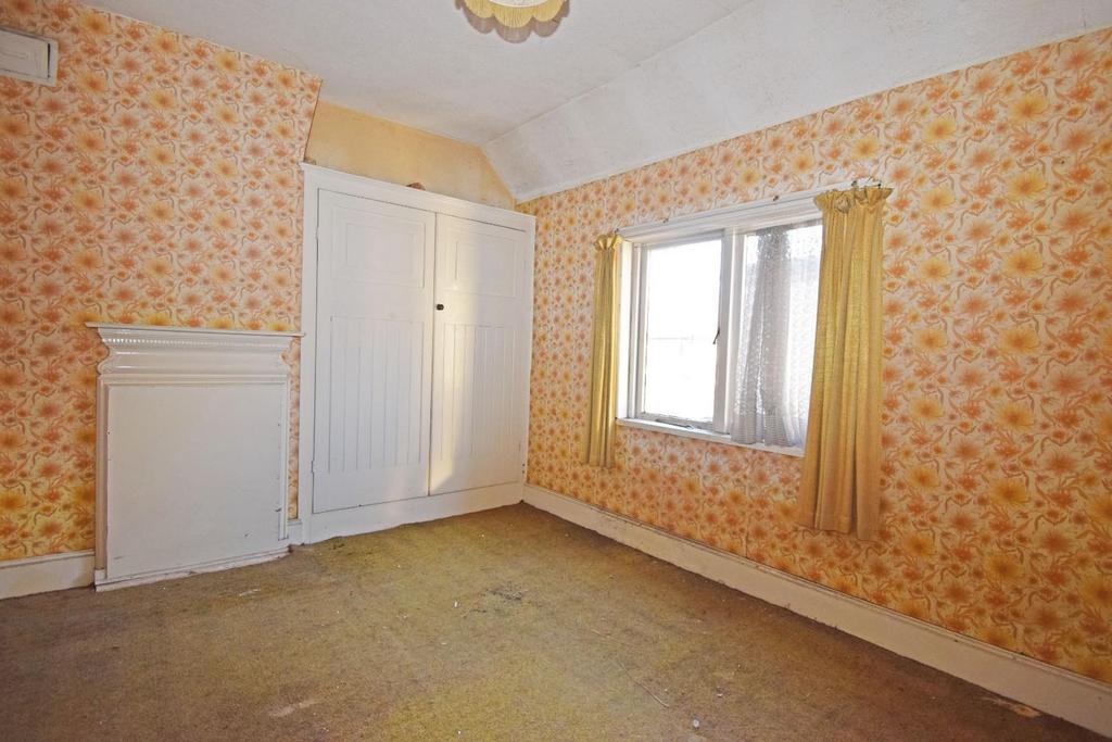 142 Worcester Road, bed 2.jpg