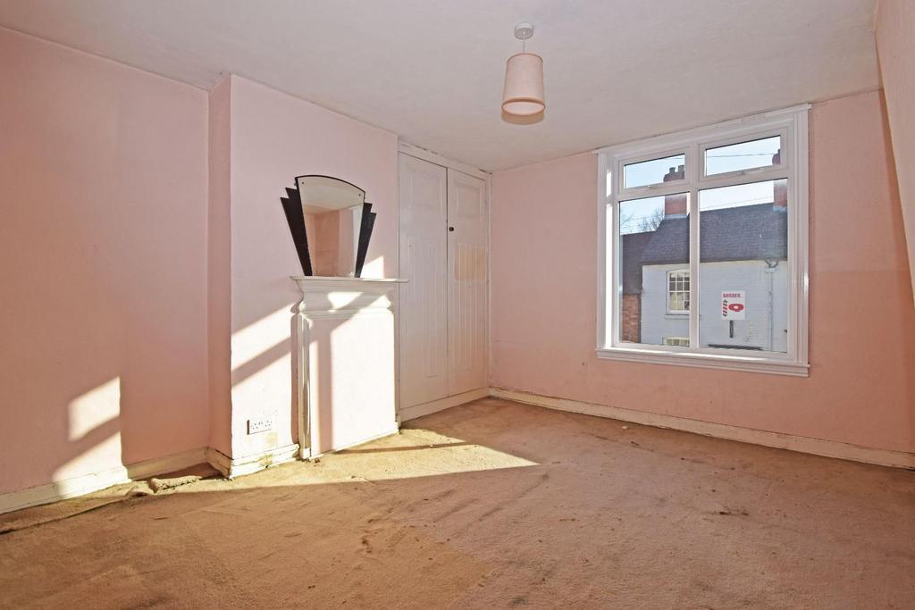 142 Worcester Road, bed 3.jpg