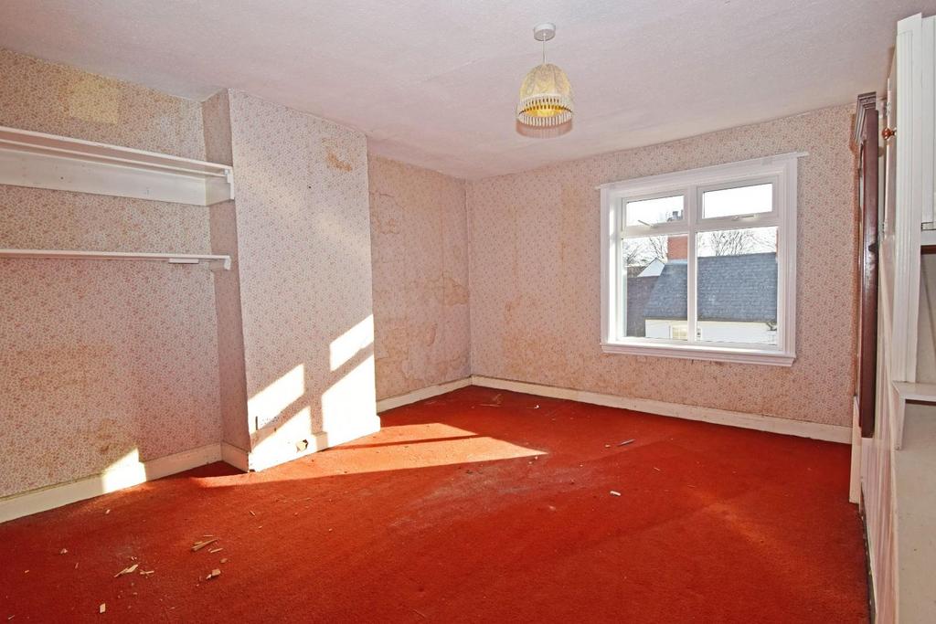 142 Worcester Road, bed 4.jpg