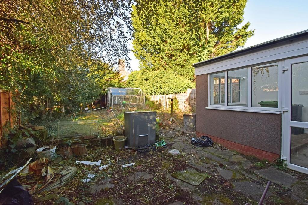 142 Worcester Road, garden.jpg