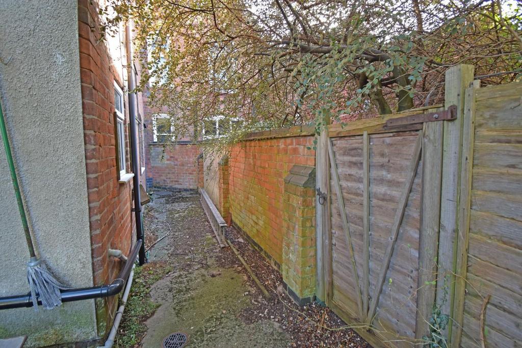 142 Worcester Road, garden yard.jpg