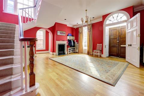 20 Alvanley Gardens, London, NW6 1JD