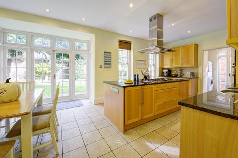 20 Alvanley Gardens, London, NW6 1JD