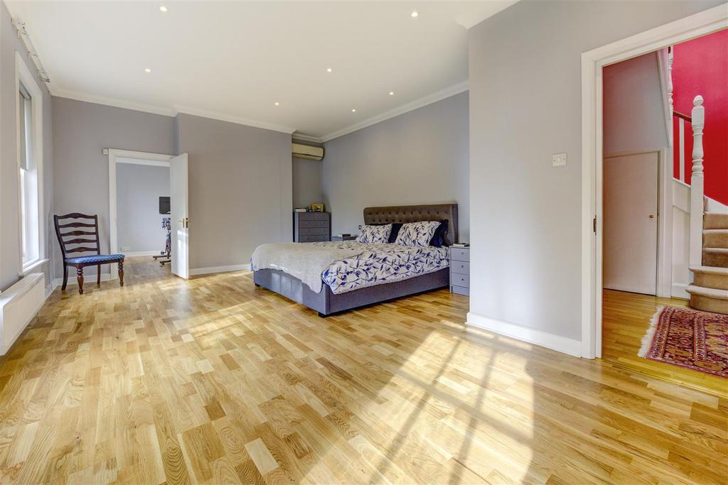 Main bedoom