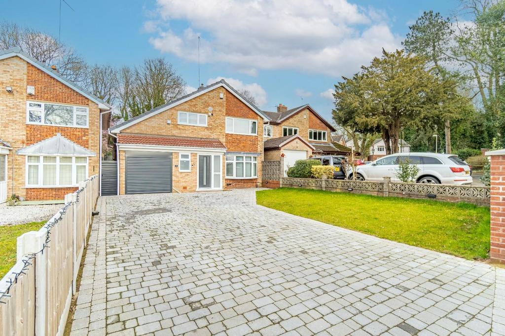 St. Marys Close, Sedgley 3 bed detached house £380,000
