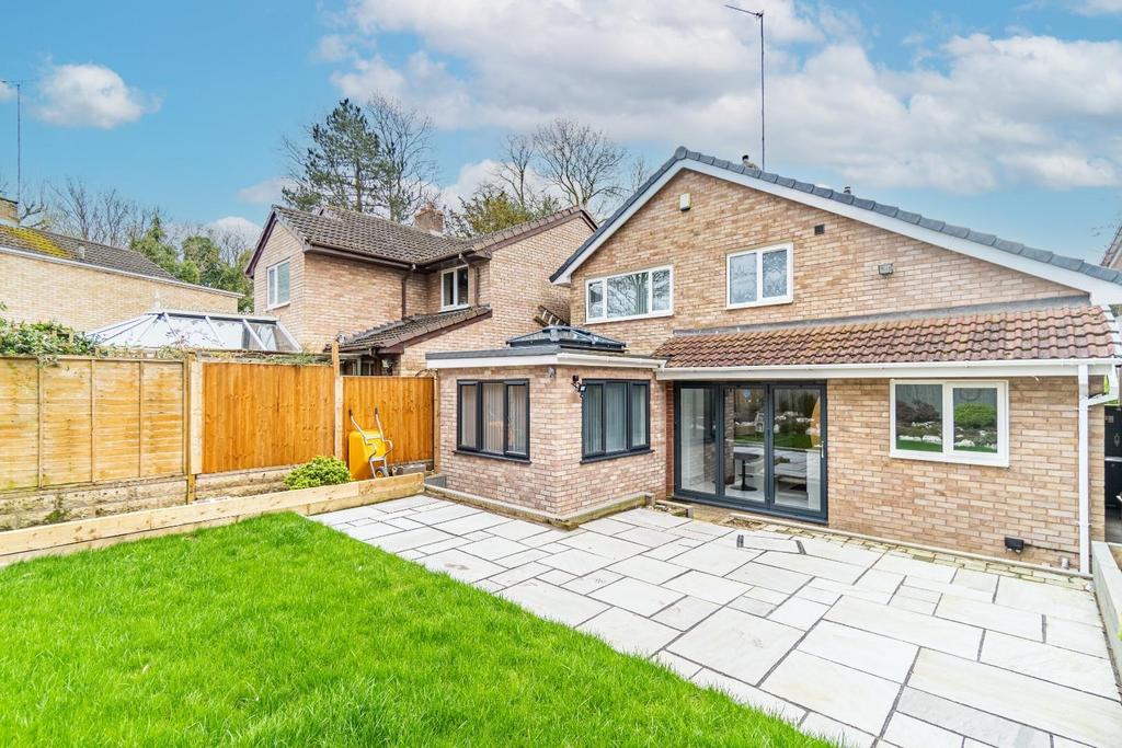 St. Marys Close, Sedgley 3 bed detached house £380,000