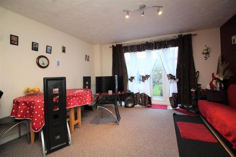 3 bedroom townhouse for sale - Harn Road, Hampton Centre, Peterborough