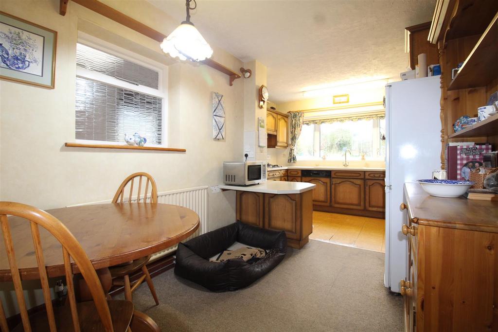 Eveson Road, Stourbridge 3 bed detached house £500,000