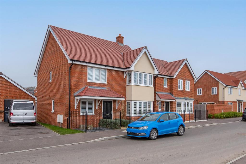 Sunflower Street, Worthing 4 bed detached house £550,000