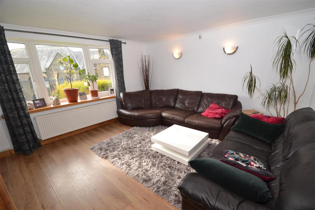 Harcourt Avenue, Thornton, Bradford 3 bed semidetached house for sale