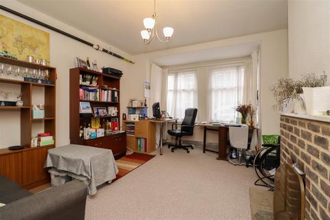 20b Denne Parade, Horsham, RH12 1JD