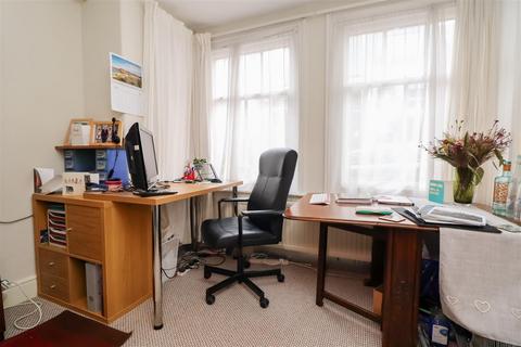 20b Denne Parade, Horsham, RH12 1JD