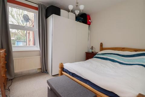 20b Denne Parade, Horsham, RH12 1JD