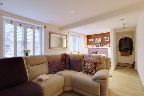 2, Evergreens North Road, South Ockendon, RM15 6SS