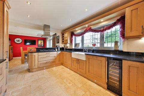 4 bedroom house for sale, Hall Close, Cutthorpe, Chesterfield
