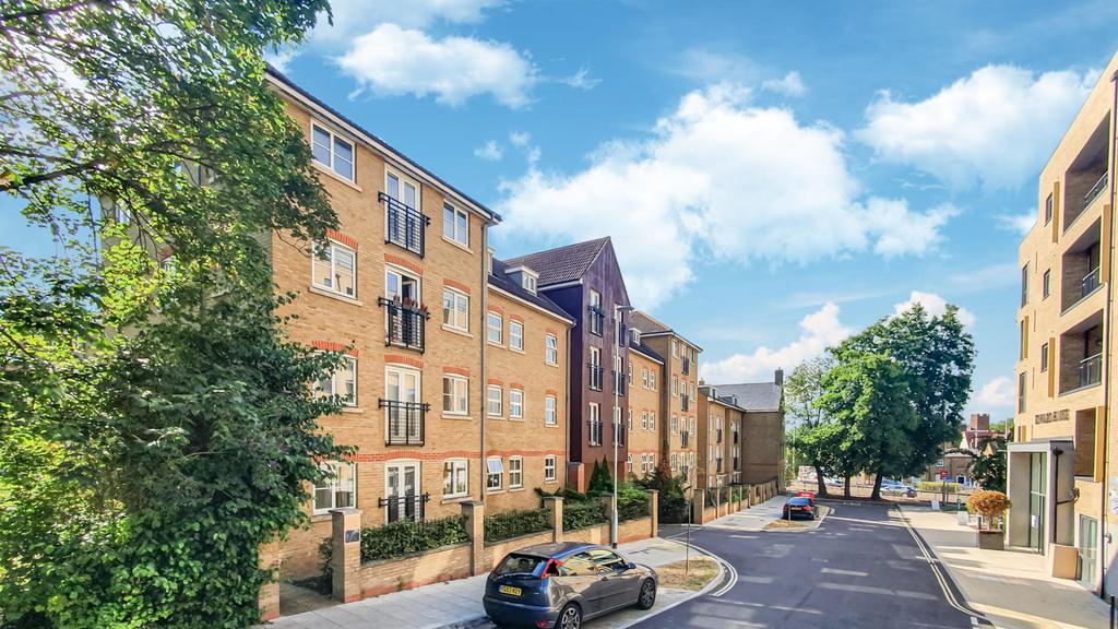 Pimlico Court, Hertford, Herts 2 bed flat £1,200 pcm (£277 pw)