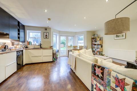 Flat 2, 25 Manor Park, London, SE13 5QZ