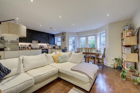Flat 2, 25 Manor Park, London, SE13 5QZ