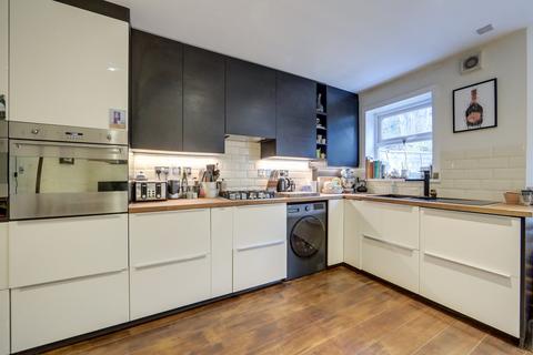 Flat 2, 25 Manor Park, London, SE13 5QZ
