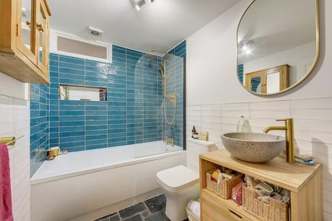 Flat 2, 25 Manor Park, London, SE13 5QZ
