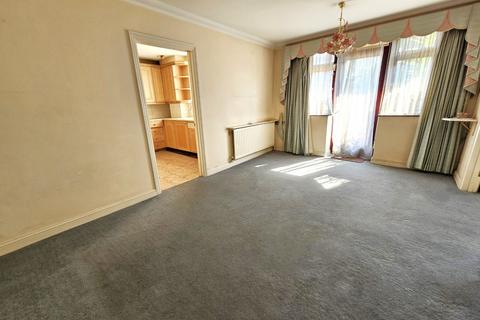 2 bedroom ground floor flat for sale, Edgware Way, Edgware HA8