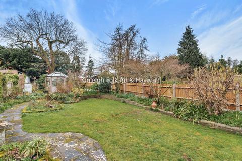 38 Ravensdale Avenue, London, N12 9HT