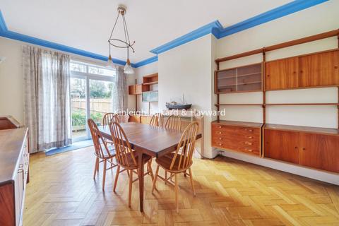 38 Ravensdale Avenue, London, N12 9HT