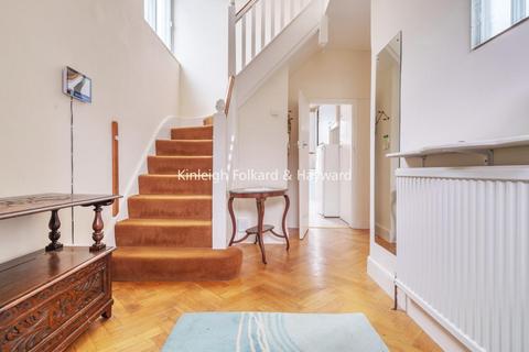 38 Ravensdale Avenue, London, N12 9HT