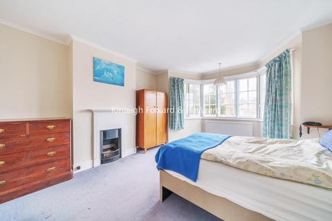 38 Ravensdale Avenue, London, N12 9HT