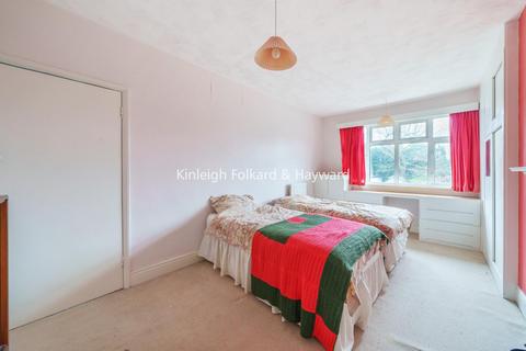 38 Ravensdale Avenue, London, N12 9HT
