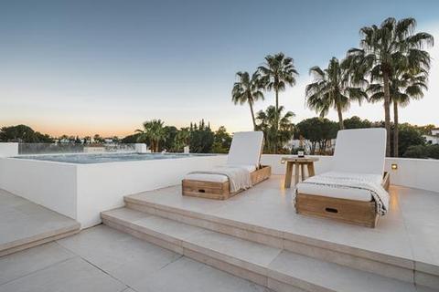 5 bedroom villa, Las Brisas, Marbella, Malaga