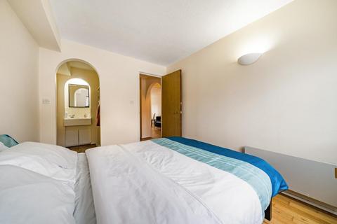 2 bedroom flat for sale - St. Benedicts Close, Tooting