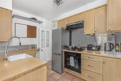19 Henty Walk, London, SW15 5AG