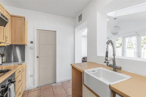 19 Henty Walk, London, SW15 5AG