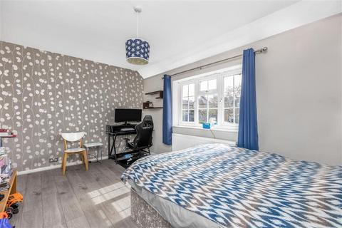 19 Henty Walk, London, SW15 5AG