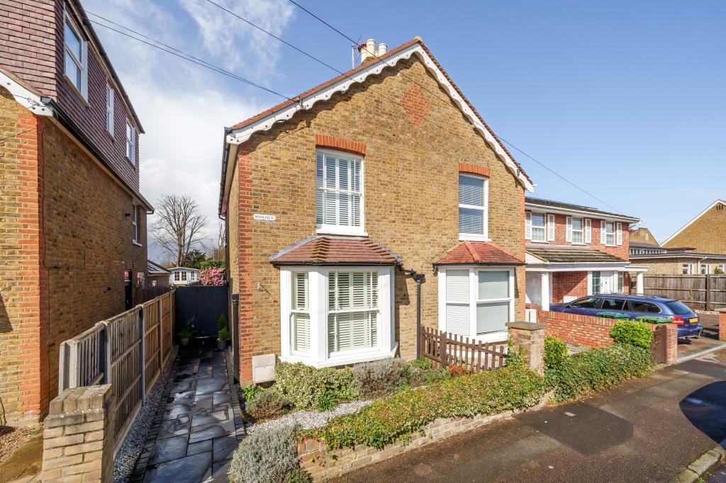 Lower Sunbury, Surrey, TW16 2 bed semidetached house for sale £650,000