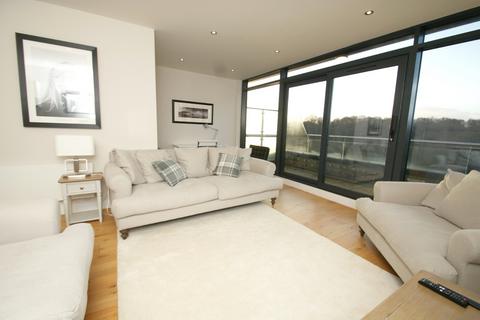 3 bedroom flat to rent, Low Lane, Horsforth, Leeds, UK, LS18