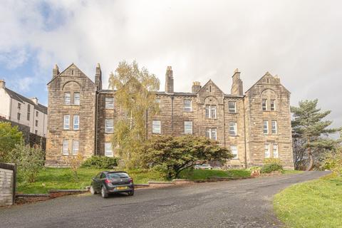 2 bedroom flat to rent, Castle Court, Stirling Town, Stirling, FK8