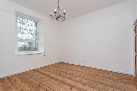 2 bedroom flat to rent, Castle Court, Stirling Town, Stirling, FK8