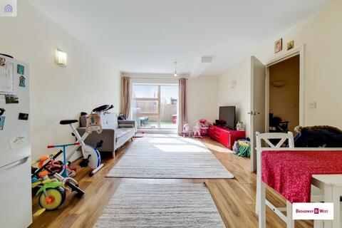 2 bedroom flat for sale - Vickers House, Chingford Mount Road, London, E4