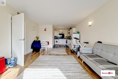 2 bedroom flat for sale - Vickers House, Chingford Mount Road, London, E4