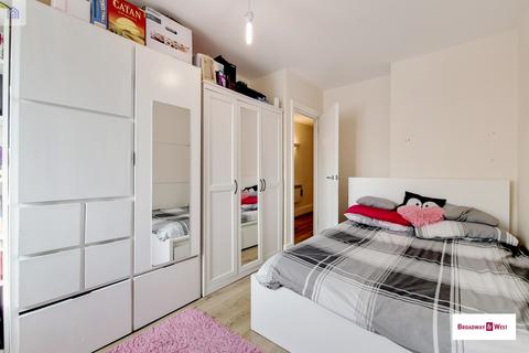 2 bedroom flat for sale - Vickers House, Chingford Mount Road, London, E4