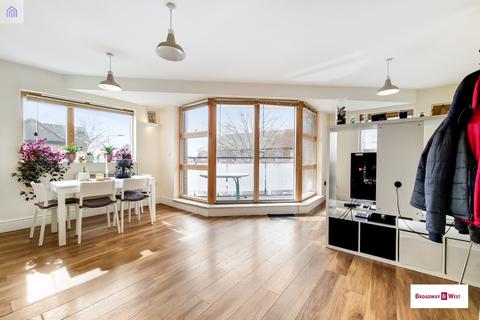 2 bedroom flat for sale - Vickers House, Chingford Mount Road, London, E4