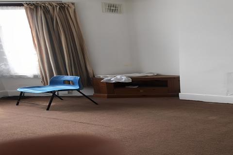 3 bedroom terraced house to rent - London, E12